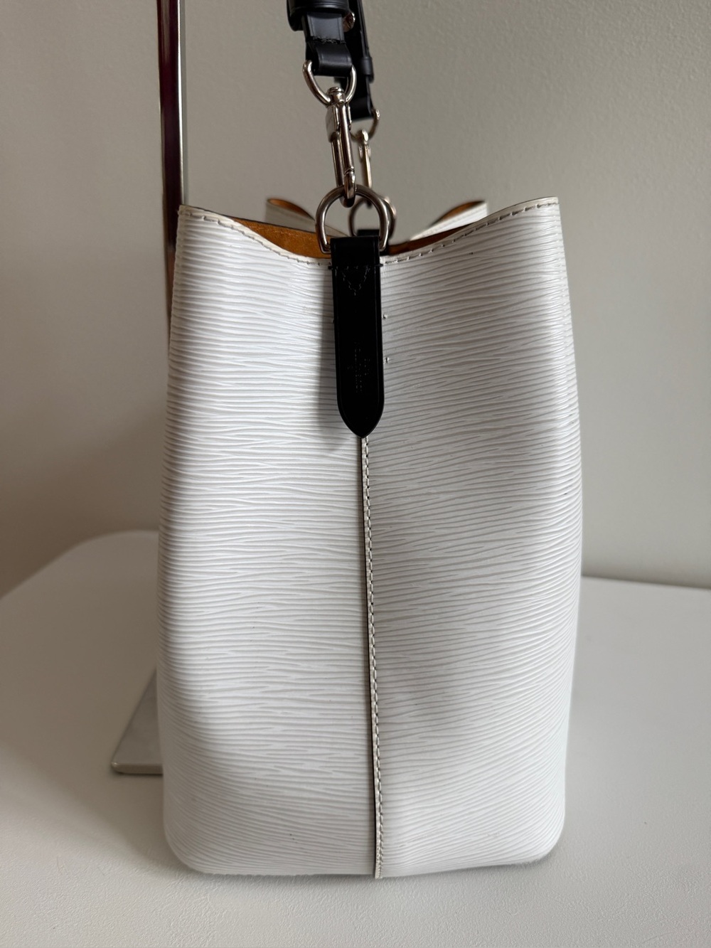 LOUIS VUITTON Epi Leather NeoNoe MM Handbag Bag White/Black - Picture 3 of 15